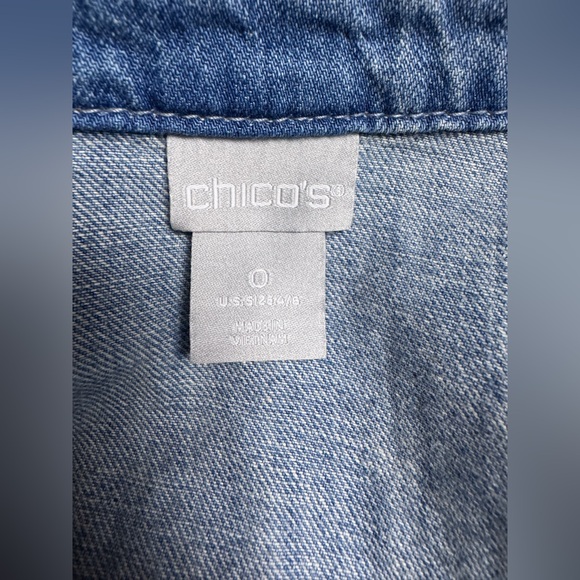 Chico’s Light Wash Denim Jacket – Button Front Stretch Jean Jacket – Size 0 (S) - Picture 2 of 9